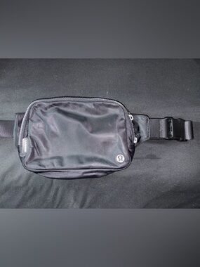 lululemon athletica 2L Black Waist Pack - Compact Everyday Belt Bag
